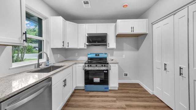 307 S Walnut Street, Weatherford, TX 76086