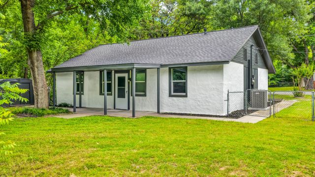 307 S Walnut Street, Weatherford, TX 76086