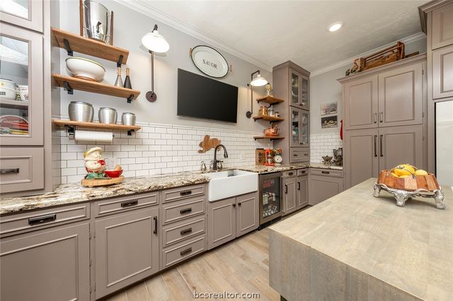 1308 Brook Hollow Drive, Bryan, TX 77802