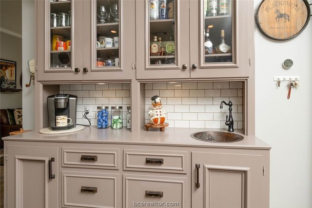 1308 Brook Hollow Drive, Bryan, TX 77802