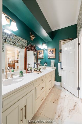 1308 Brook Hollow Drive, Bryan, TX 77802