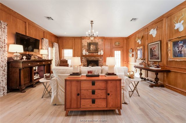 1308 Brook Hollow Drive, Bryan, TX 77802