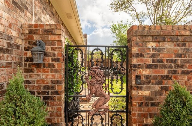 1308 Brook Hollow Drive, Bryan, TX 77802