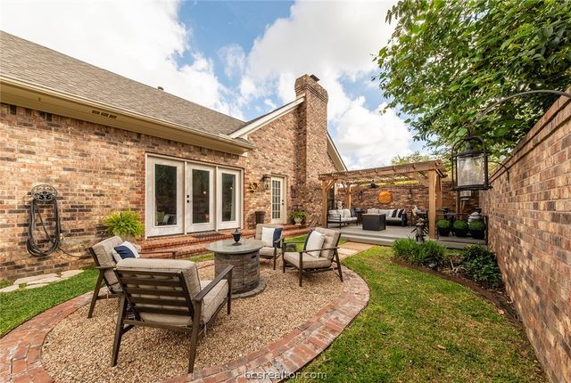 1308 Brook Hollow Drive, Bryan, TX 77802