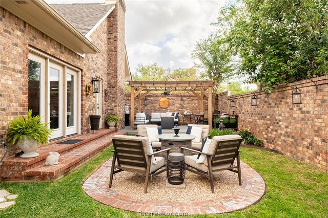 1308 Brook Hollow Drive, Bryan, TX 77802