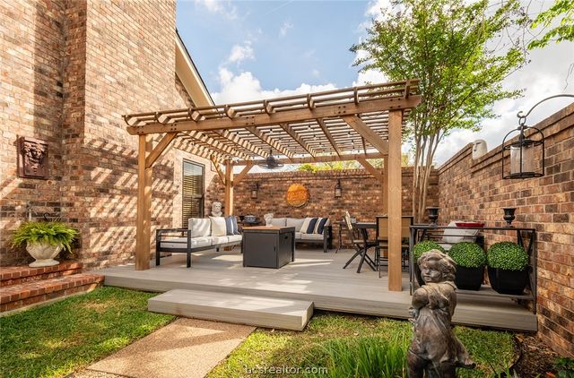 1308 Brook Hollow Drive, Bryan, TX 77802