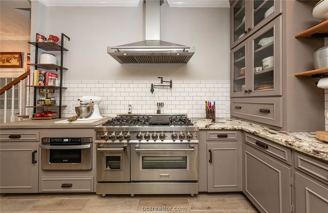 1308 Brook Hollow Drive, Bryan, TX 77802