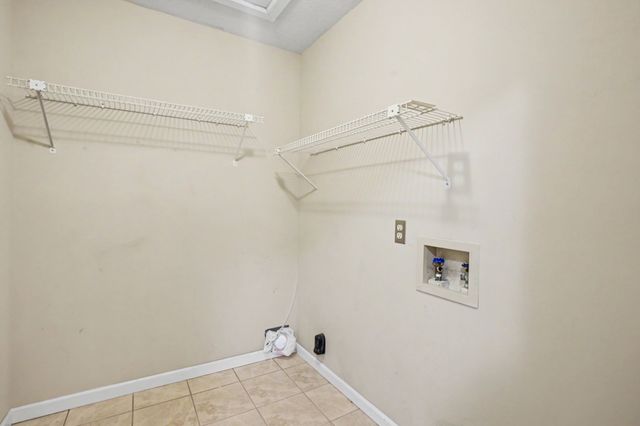 363 Jones Mill Rd, La Vergne, TN 37086