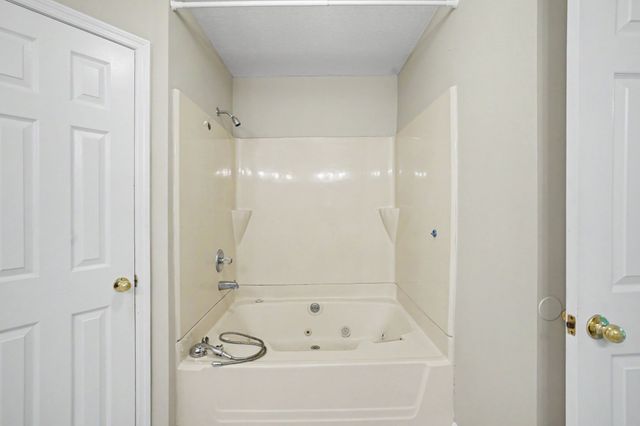 363 Jones Mill Rd, La Vergne, TN 37086