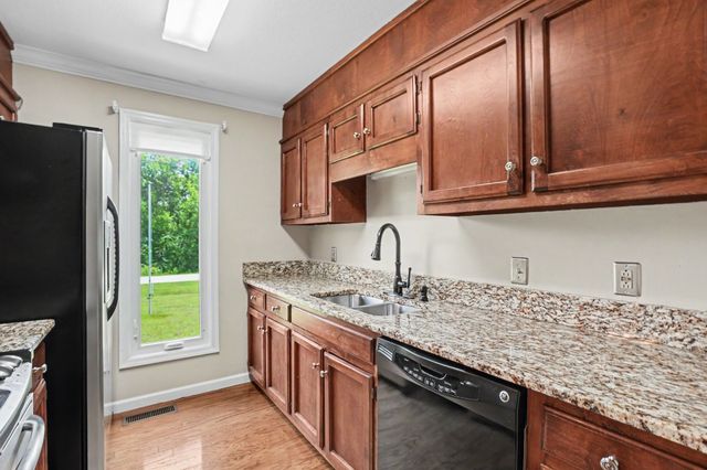 363 Jones Mill Rd, La Vergne, TN 37086