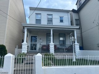 140 Oak St, Paterson City, NJ 07501