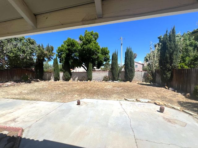 1561 Georgetown Avenue, Palmdale, CA 93550