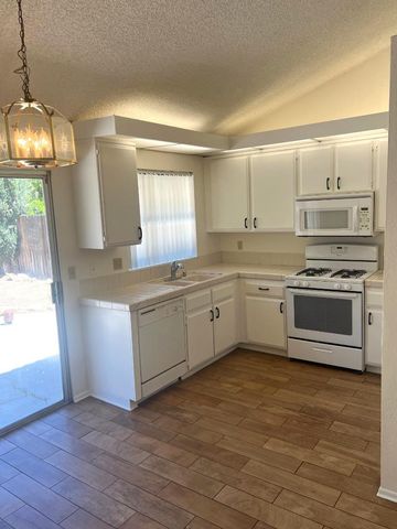 1561 Georgetown Avenue, Palmdale, CA 93550