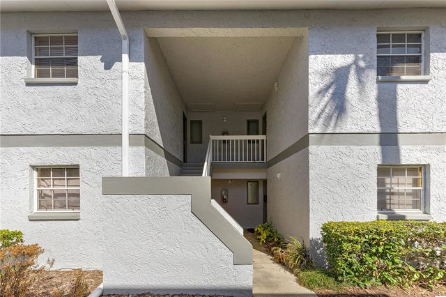 588 FAIRWAYS LANE E201, Ocala, FL 34472