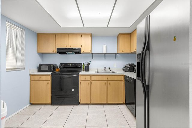 588 FAIRWAYS LANE E201, Ocala, FL 34472