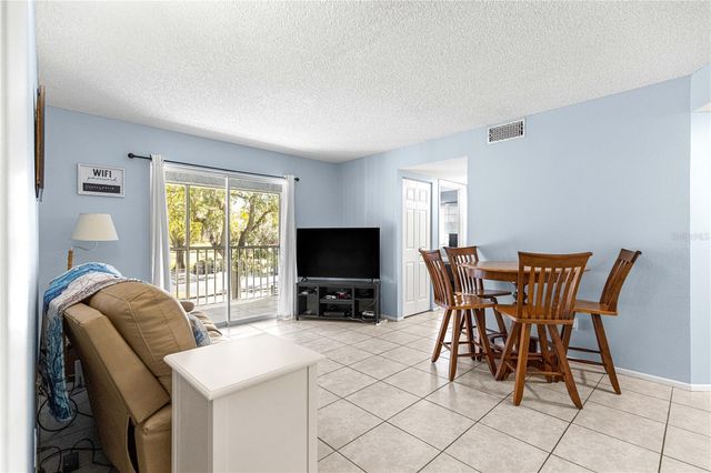 588 FAIRWAYS LANE E201, Ocala, FL 34472