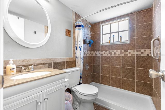 588 FAIRWAYS LANE E201, Ocala, FL 34472