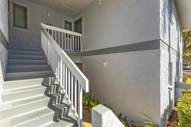 588 FAIRWAYS LANE E201, Ocala, FL 34472