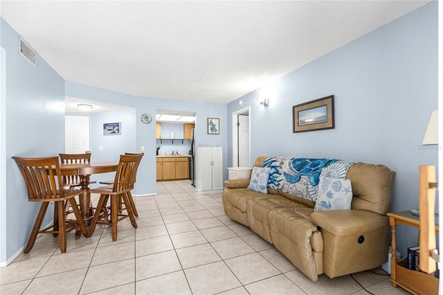 588 FAIRWAYS LANE E201, Ocala, FL 34472