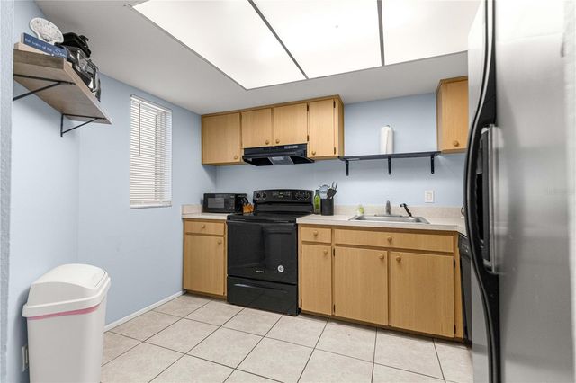 588 FAIRWAYS LANE E201, Ocala, FL 34472