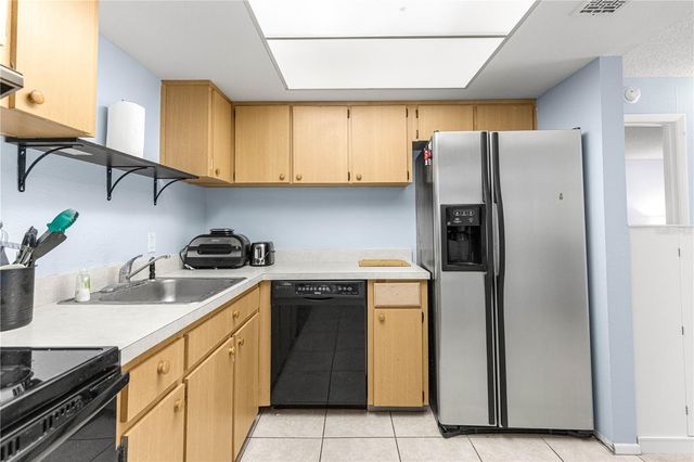 588 FAIRWAYS LANE E201, Ocala, FL 34472