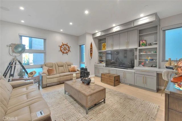 99 Surfside, Surfside, CA 90743