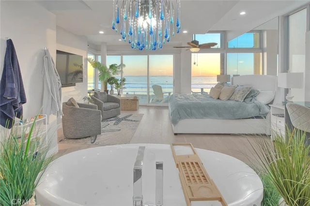 99 Surfside, Surfside, CA 90743