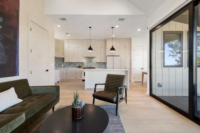 4707 Reyes ST 2, Austin, TX 78721