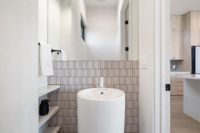 4707 Reyes ST 2, Austin, TX 78721