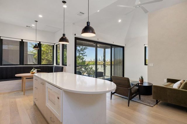 4707 Reyes ST 2, Austin, TX 78721