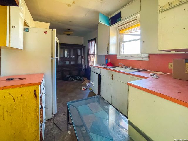 1000 Crockett, Beeville, TX 78102