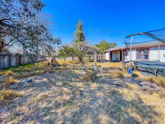 1000 Crockett, Beeville, TX 78102