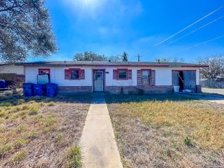 1000 Crockett, Beeville, TX 78102