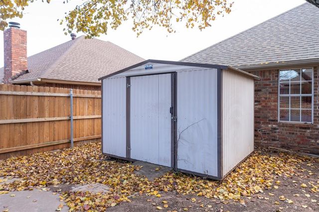 15613 Summit Parke Drive, Edmond, OK 73013