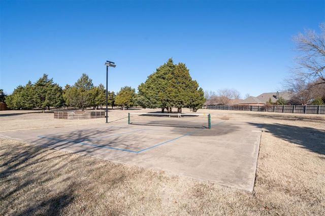 15613 Summit Parke Drive, Edmond, OK 73013
