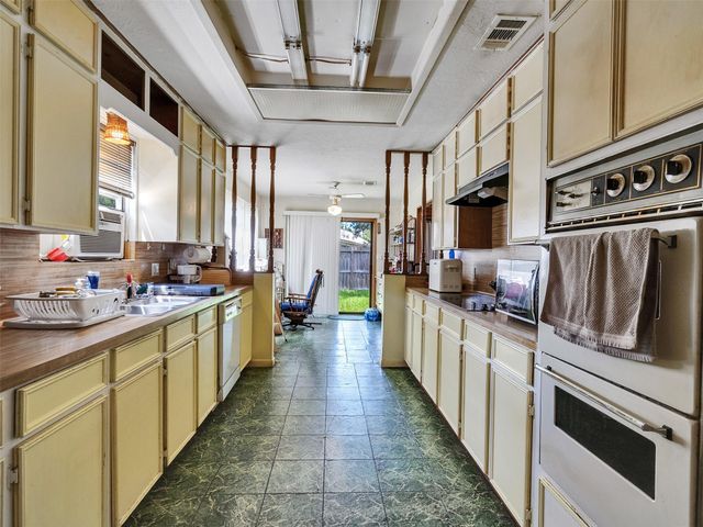 16411 Seven Waves Court, Crosby, TX 77532