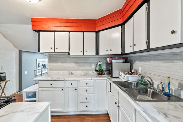 1275 E 36th Court, Des Moines, IA 50317