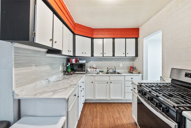 1275 E 36th Court, Des Moines, IA 50317