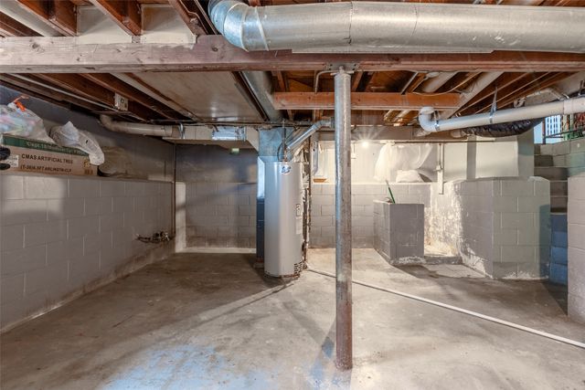 1275 E 36th Court, Des Moines, IA 50317