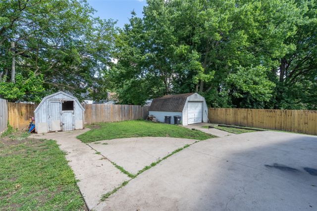 1275 E 36th Court, Des Moines, IA 50317