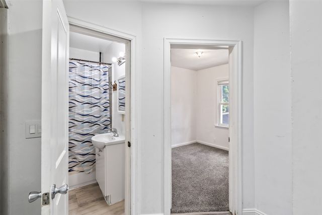 1275 E 36th Court, Des Moines, IA 50317