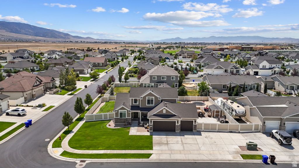 1576 E LOWE PEAK DR, Eagle Mountain, UT 84005 — exterior