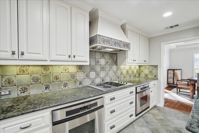 604 S Hampton Road, Oak Leaf, TX 75154