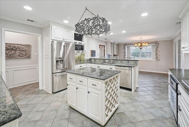 604 S Hampton Road, Oak Leaf, TX 75154