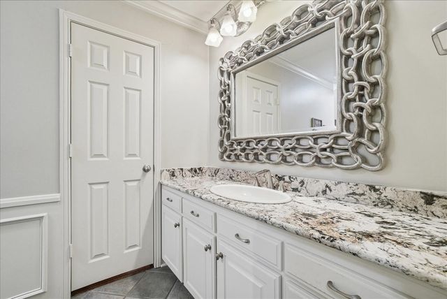 604 S Hampton Road, Oak Leaf, TX 75154