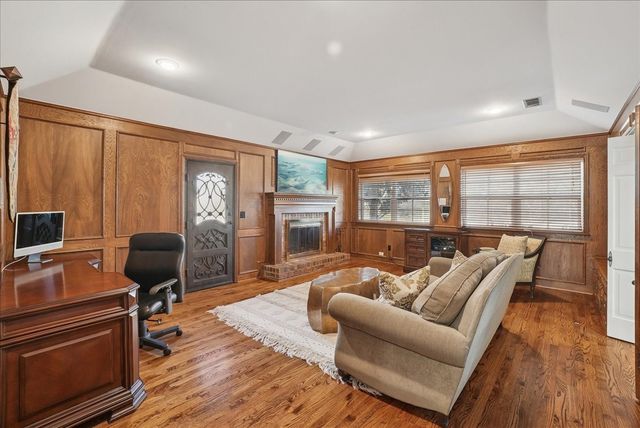 604 S Hampton Road, Oak Leaf, TX 75154