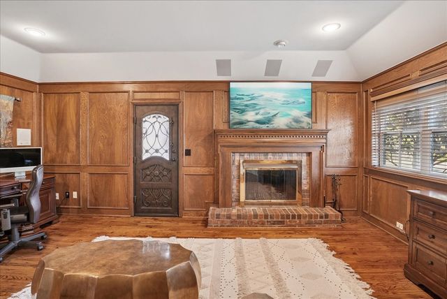 604 S Hampton Road, Oak Leaf, TX 75154