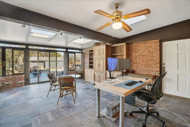 604 S Hampton Road, Oak Leaf, TX 75154