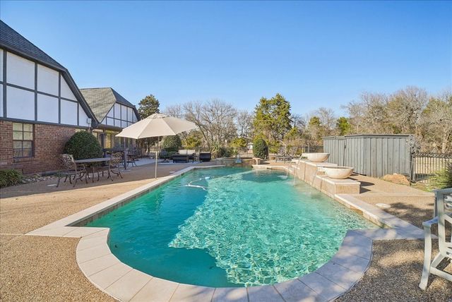 604 S Hampton Road, Oak Leaf, TX 75154