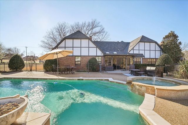 604 S Hampton Road, Oak Leaf, TX 75154